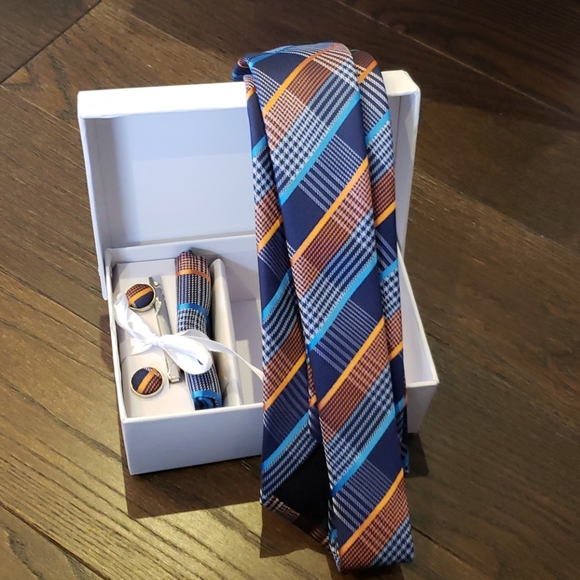 tie, cuff links, tie clip, pocket square set - Picture 4 of 7